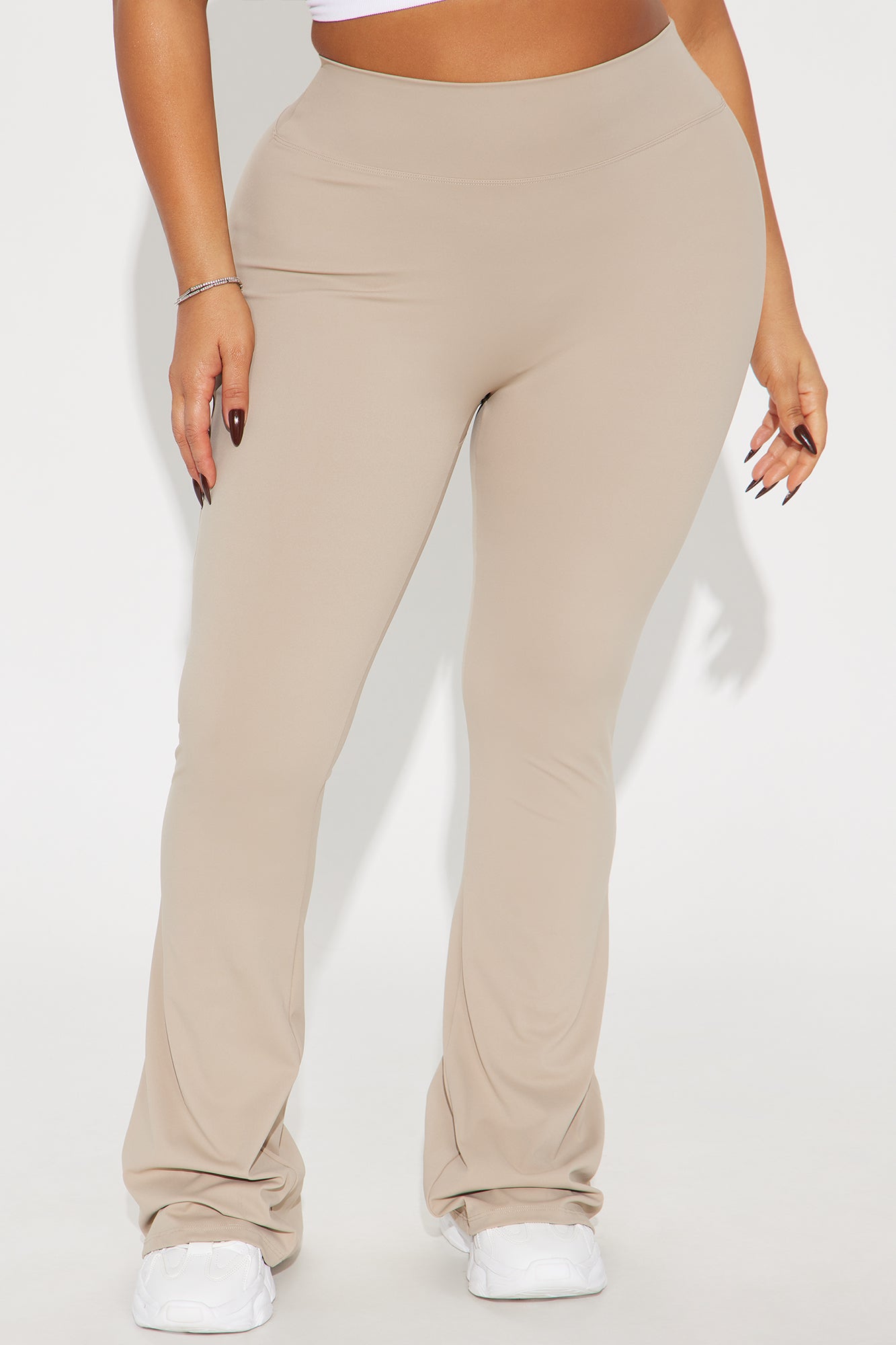 https://cdn.shopify.com/s/files/1/0293/9277/files/03-06-25_S4_27_EGAW407SG202BT_Taupe_CXB_AP_11-39-30_PLUS_31778_PXF.jpg?v=1741534479