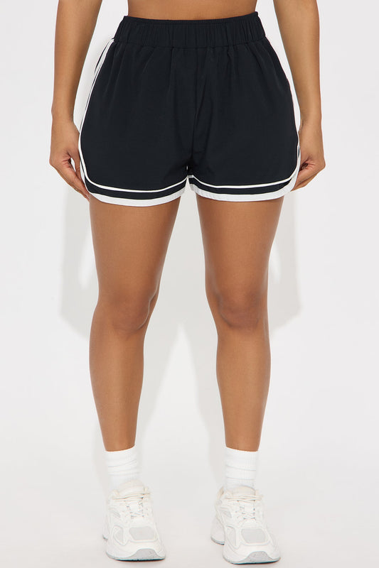 https://cdn.shopify.com/s/files/1/0293/9277/files/03-06-25_S9_45_ZDNVSP1555_BlackWhite_ZSR_RK_IM_14-45-37_55678_PXF.jpg?v=1741377735