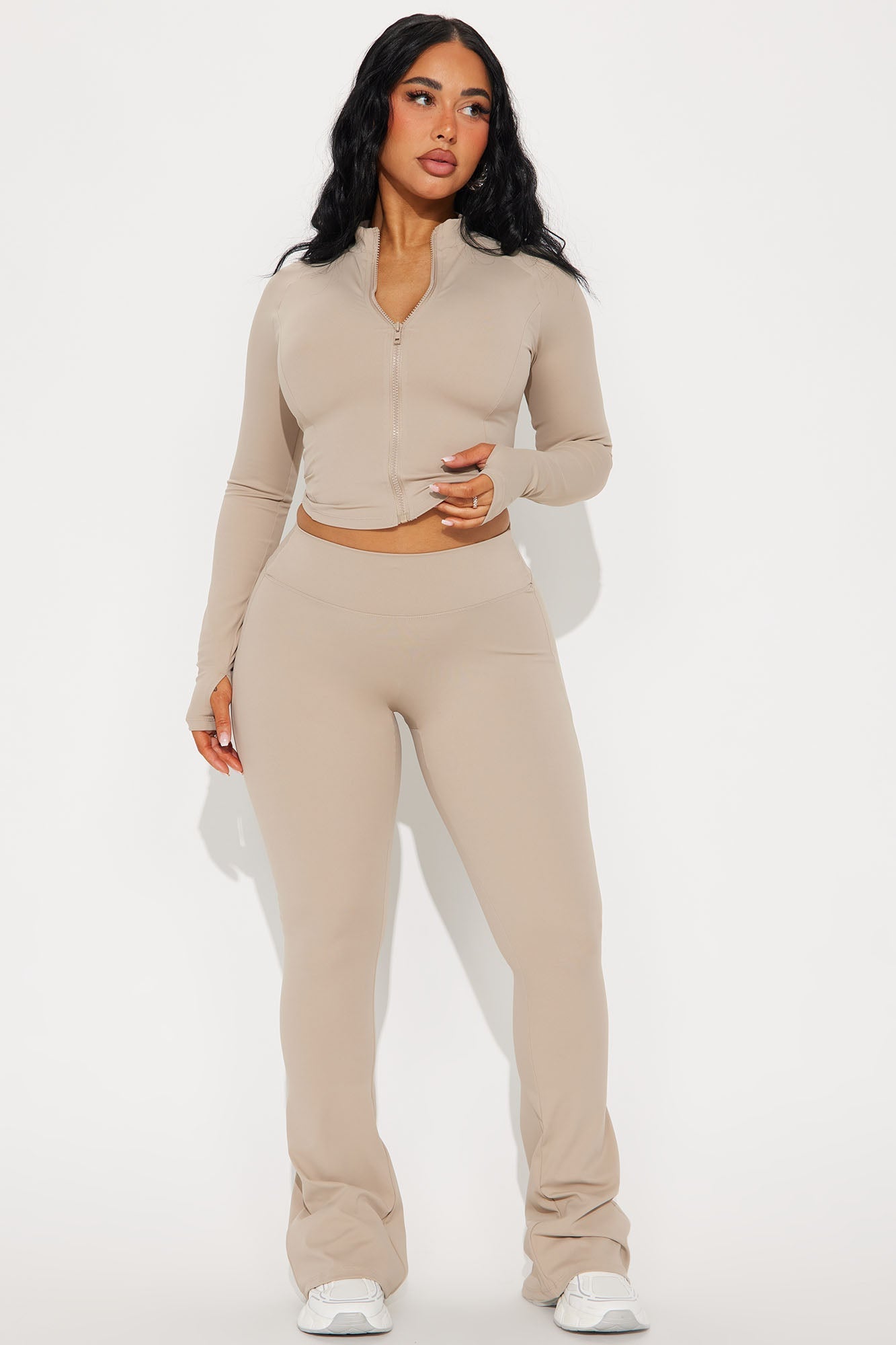 https://cdn.shopify.com/s/files/1/0293/9277/files/03-07-25_S4_21_EGAW407SG202BT_Taupe_ZSR_KJ_IM_11-49-23_32629_CM.jpg?v=1741392088