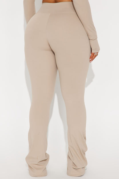 https://cdn.shopify.com/s/files/1/0293/9277/files/03-07-25_S4_21_EGAW407SG202BT_Taupe_ZSR_KJ_IM_11-50-18_32635_CM.jpg?v=1741392088