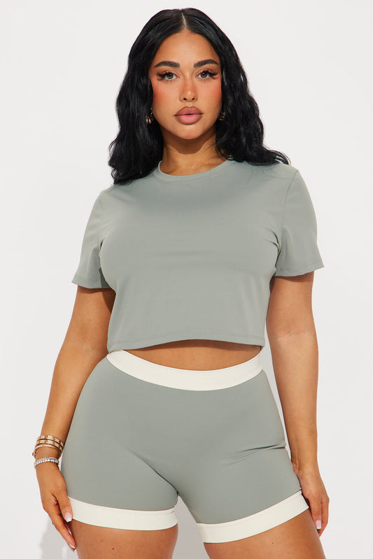 https://cdn.shopify.com/s/files/1/0293/9277/files/03-07-25_S4_26_EGAWPL407LW202_Sage_ZSR_KJ_IM_12-00-49_32688_BH.jpg?v=1741392573