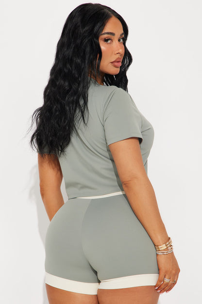 https://cdn.shopify.com/s/files/1/0293/9277/files/03-07-25_S4_26_EGAWPL407LW202_Sage_ZSR_KJ_IM_12-01-09_32691_BH.jpg?v=1741392574