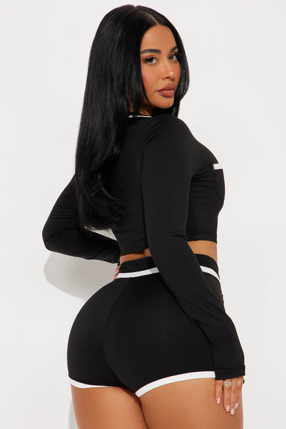 https://cdn.shopify.com/s/files/1/0293/9277/files/03-17-25_S4_69_24GWY4099_Black_ZSR_HY_AC_15-26-50_39245_PXF.jpg?v=1742333216