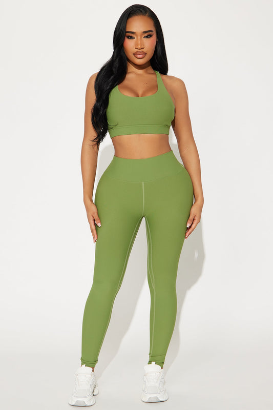 https://cdn.shopify.com/s/files/1/0293/9277/files/03-21-25_S3_67_ZDMK925L35SET_Olive_RA_PC_15-00-40_25520_PXF.jpg?v=1742854549