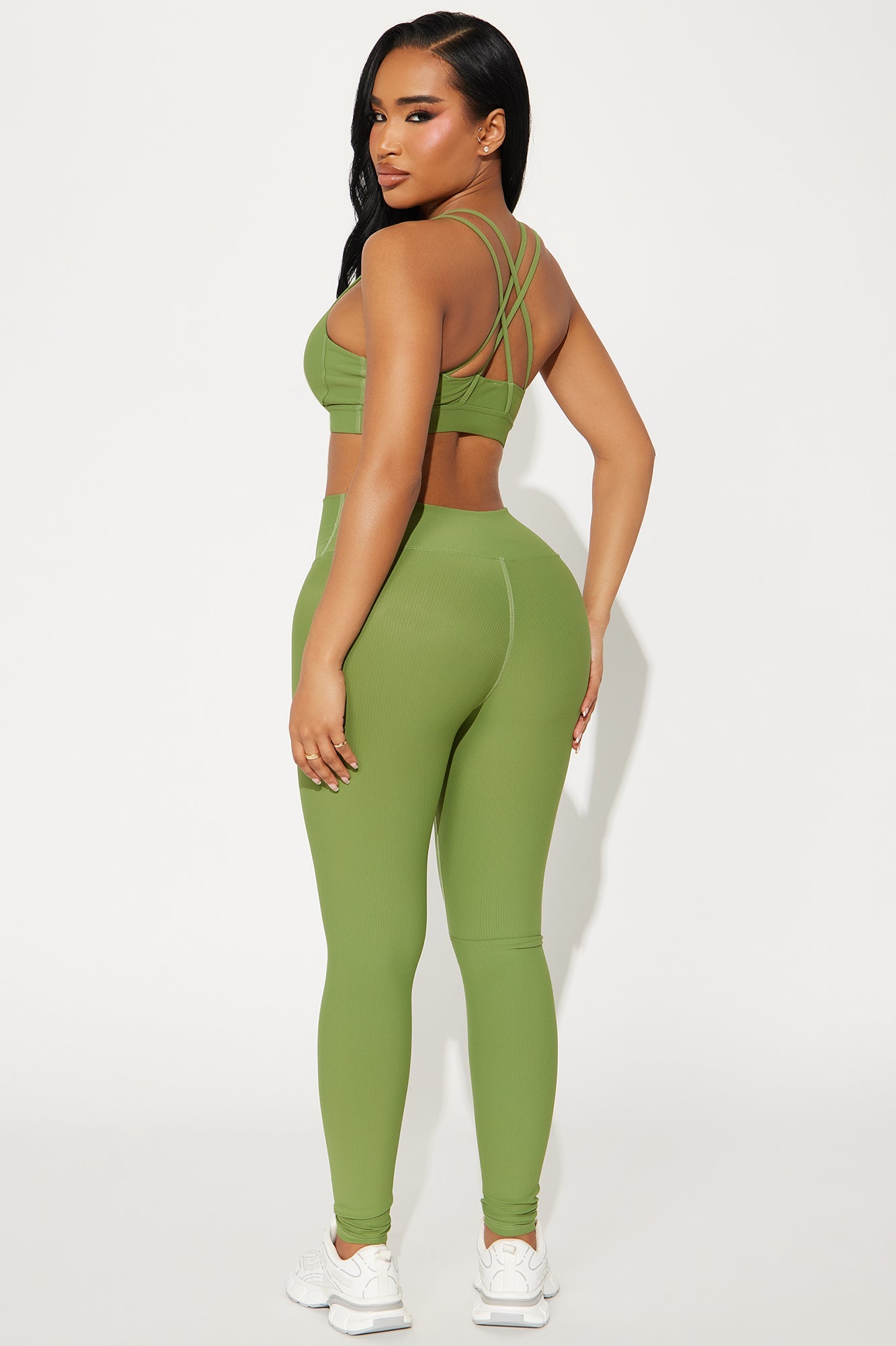 https://cdn.shopify.com/s/files/1/0293/9277/files/03-21-25_S3_67_ZDMK925L35SET_Olive_RA_PC_15-01-07_25527_PXF.jpg?v=1742854549
