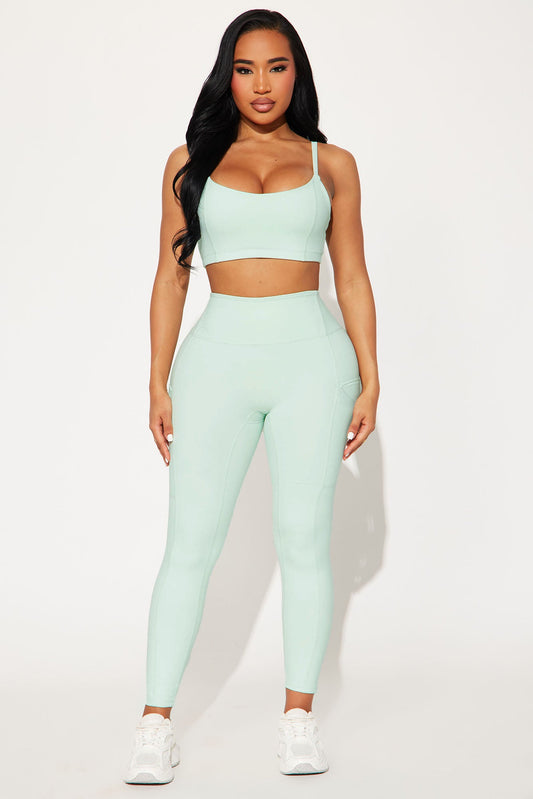 https://cdn.shopify.com/s/files/1/0293/9277/files/03-22-25_S3_68_ZDNVSP1686_Mint_CC_RM_PC_14-12-13_55357_BH_WG.jpg?v=1743015407