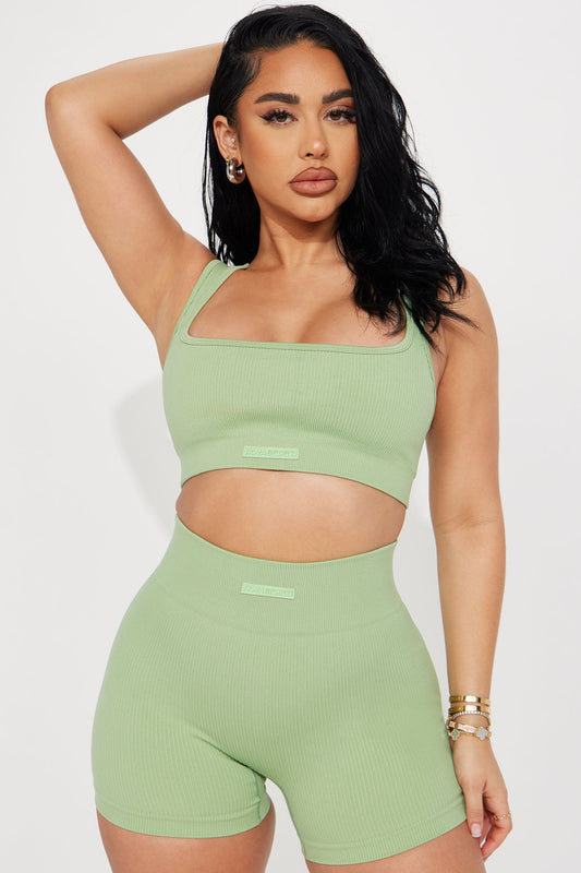 https://cdn.shopify.com/s/files/1/0293/9277/files/03-25-23Studio1_TH_A_09-30-02_6_ZDNSFIGT5_Sage_22192_CM_SG.jpg?v=1719520392