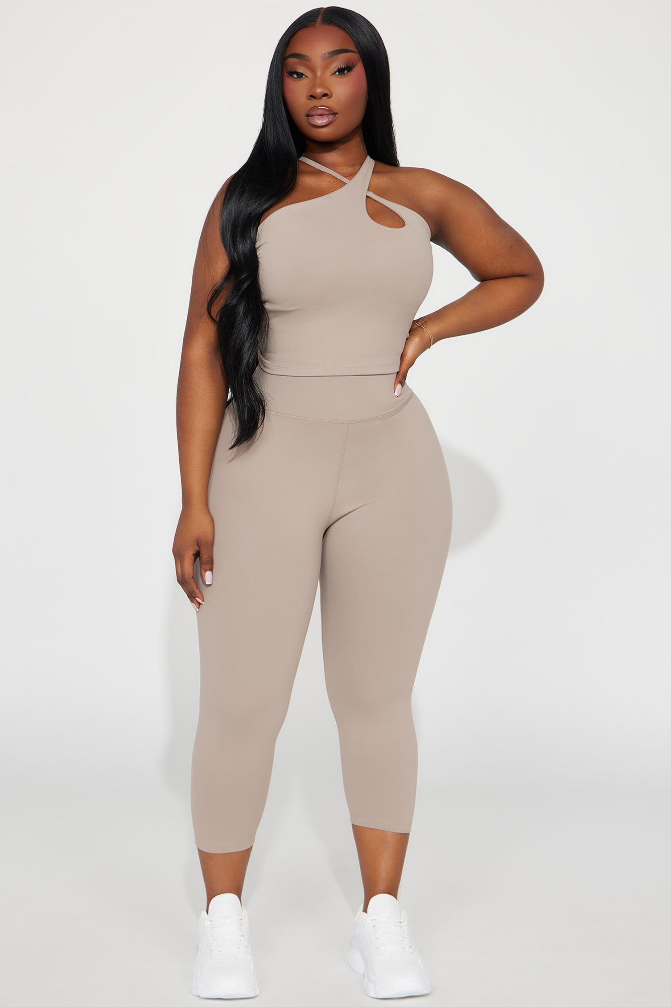 https://cdn.shopify.com/s/files/1/0293/9277/files/03-26-24_S5_6_ZDFN1507TOP_Taupe_ID_PC_11-03-58_PLUS_64524_PXF.jpg?v=1713999369