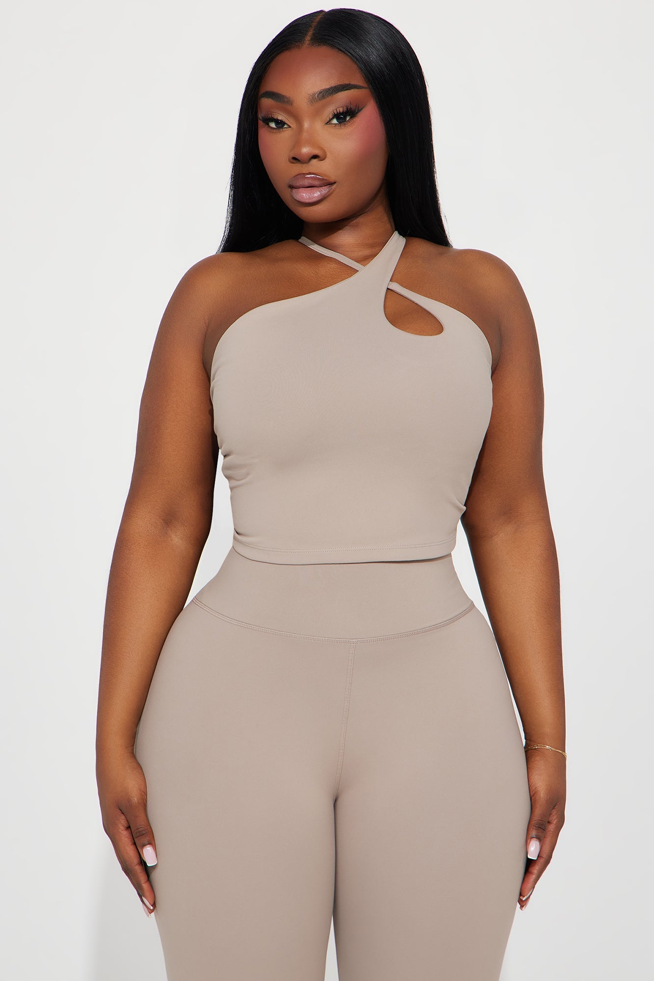 https://cdn.shopify.com/s/files/1/0293/9277/files/03-26-24_S5_6_ZDFN1507TOP_Taupe_ID_PC_11-04-31_PLUS_64531_PXF.jpg?v=1713999369