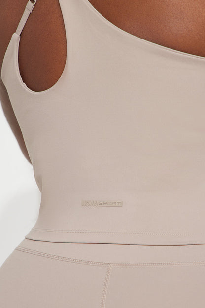 https://cdn.shopify.com/s/files/1/0293/9277/files/03-26-24_S5_6_ZDFN1507TOP_Taupe_ID_PC_11-07-46_PLUS_64543_PXF.jpg?v=1713999369