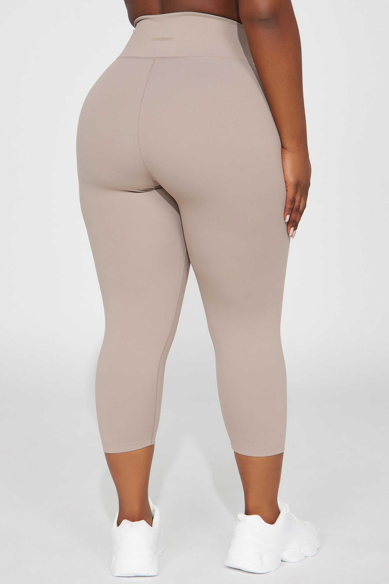 https://cdn.shopify.com/s/files/1/0293/9277/files/03-26-24_S5_7_ZDFN1507BOT_Taupe_ID_PC_11-09-26_PLUS_43179_PXF.jpg?v=1713999414