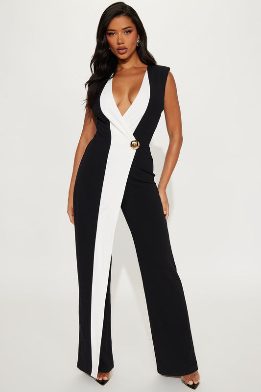 https://cdn.shopify.com/s/files/1/0293/9277/files/04-02-25_S5_9_JP23950_BlackWhite_ZSR_AE_IM_09-52-52_1628_SG.jpg?v=1743634541