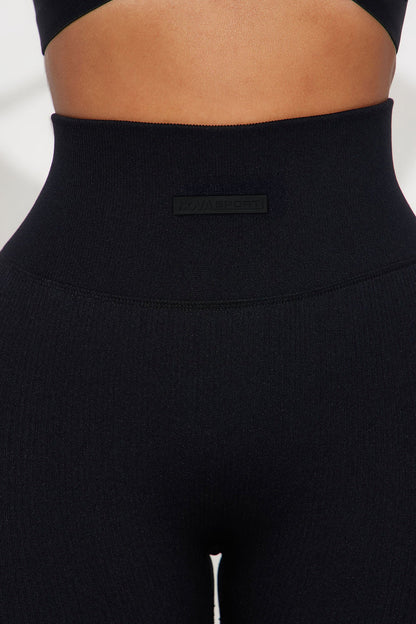 https://cdn.shopify.com/s/files/1/0293/9277/files/04-17-24_S2_31_ZDNS2_Black_P_KJ_RL_13-26-59_35379_CM_TT.jpg?v=1723571504