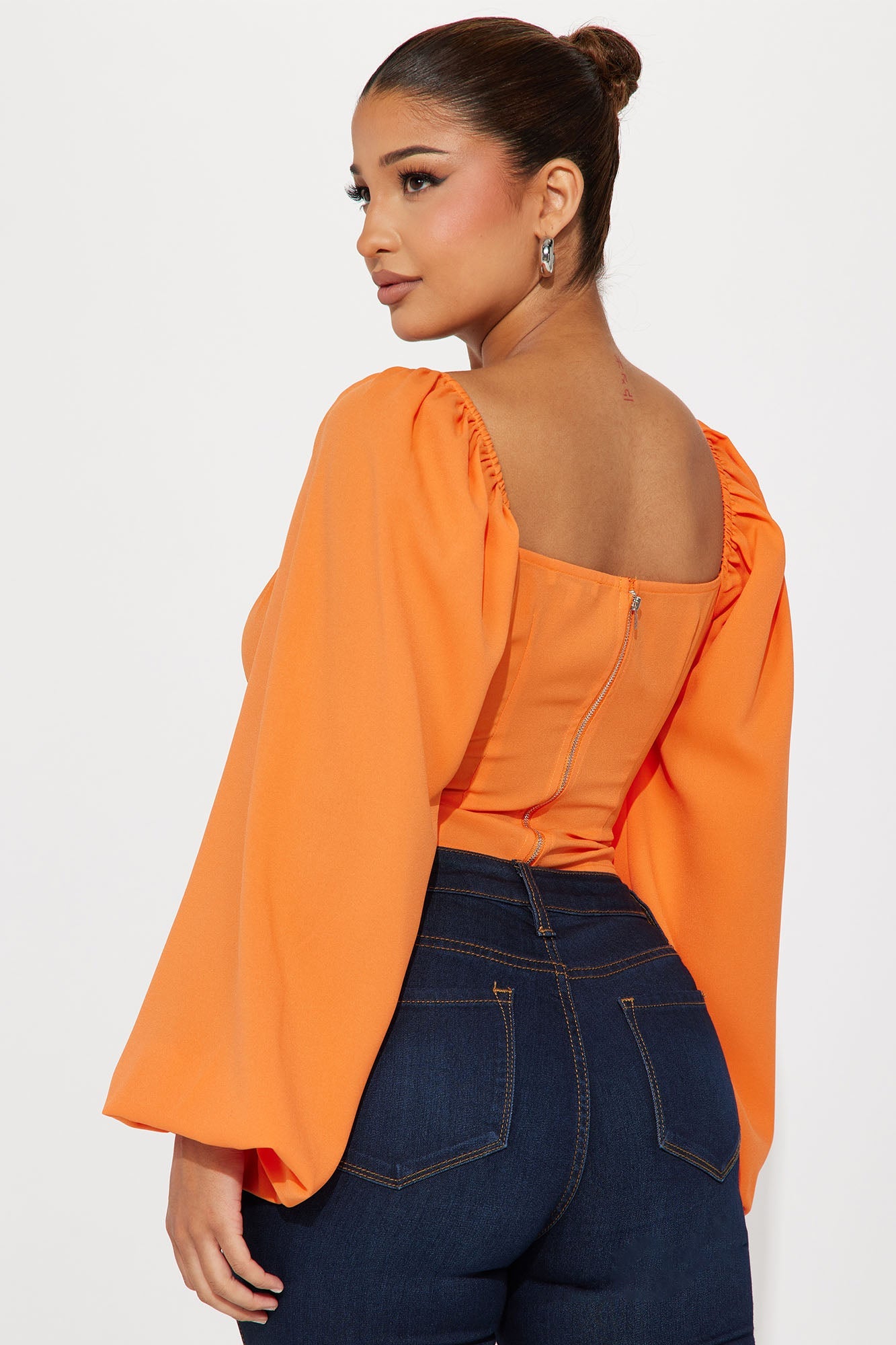 https://cdn.shopify.com/s/files/1/0293/9277/files/04-21-23Studio7_CE_PC_11-09-10_25_C3571TFN_Orange_0810_DQ.jpg?v=1682530697