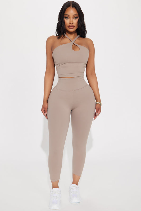 https://cdn.shopify.com/s/files/1/0293/9277/files/04-22-24_S2_31_ZDFN1507TOP_Taupe_P_KJ_RL_15-13-14_16946_PXF.jpg?v=1713999369