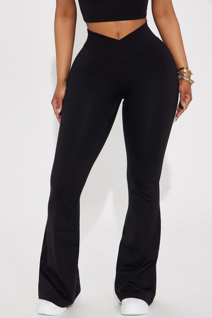 https://cdn.shopify.com/s/files/1/0293/9277/files/04-22-24_S2_39_FNJ2023004A_Black_KJ_RL_15-33-00_35704_PXF.jpg?v=1739313245