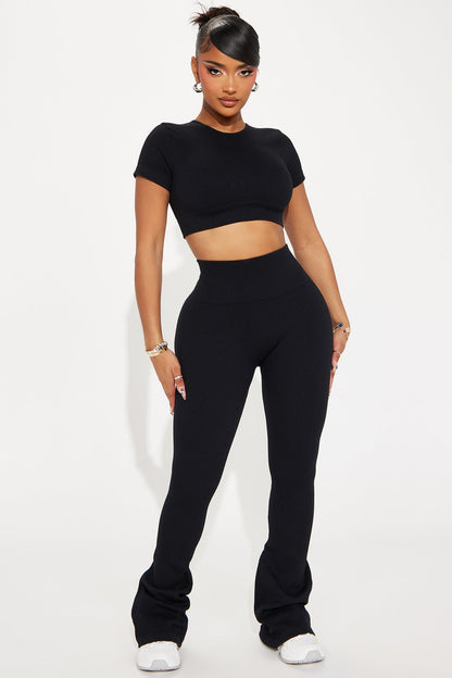 https://cdn.shopify.com/s/files/1/0293/9277/files/05-07-24_S1_44_ZDNVSP1133SET_Black_HY_SS_15-02-36_70760_PXF.jpg?v=1715211345