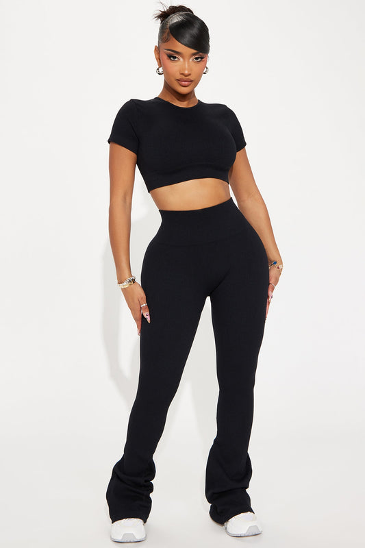https://cdn.shopify.com/s/files/1/0293/9277/files/05-07-24_S1_44_ZDNVSP1133SET_Black_HY_SS_15-02-36_70760_PXF.jpg?v=1715211345