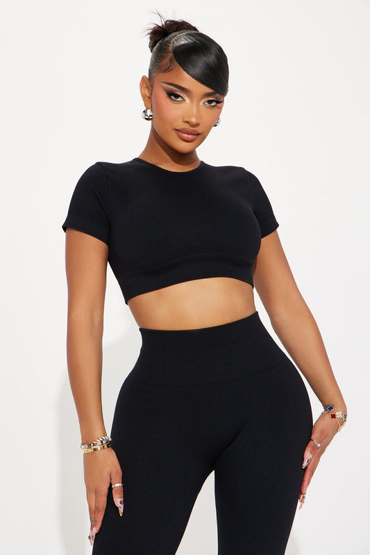 https://cdn.shopify.com/s/files/1/0293/9277/files/05-07-24_S1_44_ZDNVSP1133SET_Black_HY_SS_15-02-41_70764_PXF.jpg?v=1715211346