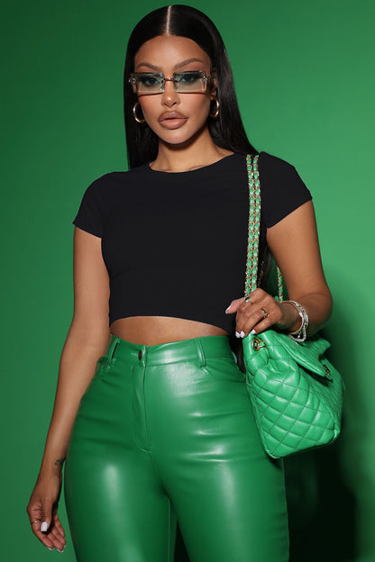 https://cdn.shopify.com/s/files/1/0293/9277/products/05-12-22Studio5_SN_RL_14-52-41_19_RT32675_Black_3195__JF_JF.jpg?v=1670457819