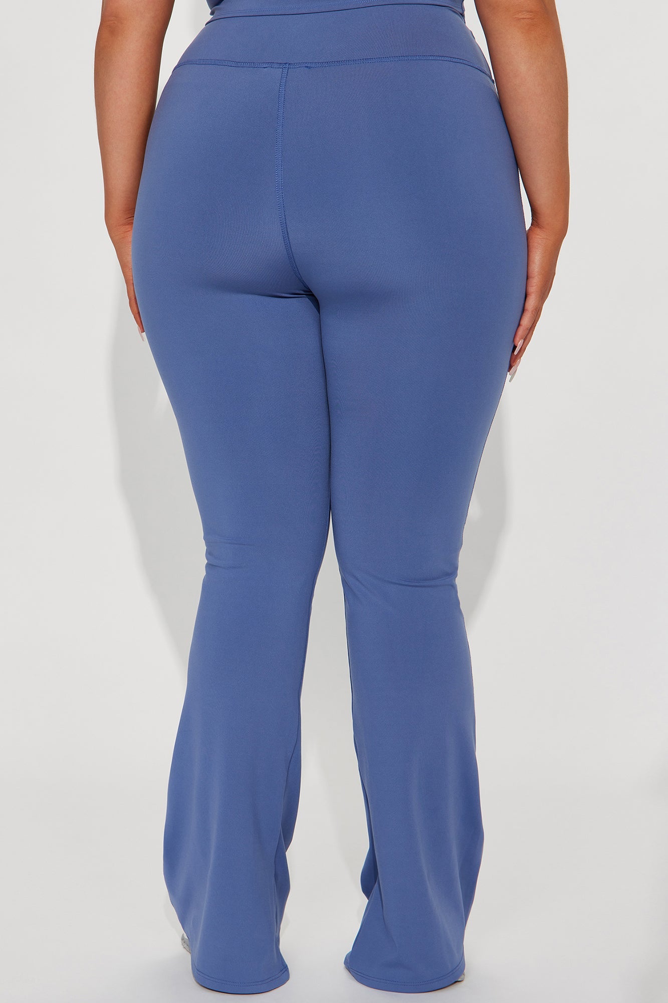 https://cdn.shopify.com/s/files/1/0293/9277/files/05-30-23Studio5_RA_DB_11-41-35_7_M4890T_SlateBlue_42190_PLUS_PXF.jpg?v=1686095011