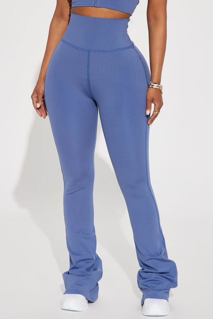 https://cdn.shopify.com/s/files/1/0293/9277/files/05-31-23Studio2_KJ_RL_14-15-04_29_M4892_SlateBlue_13480_SG.jpg?v=1718822827