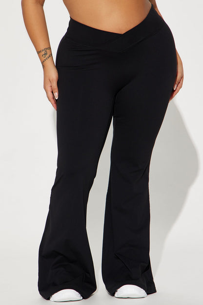 https://cdn.shopify.com/s/files/1/0293/9277/files/06-20-24_S4_29_FNJ2023004A_Black_P_AZ_PC_12-55-35_PLUS_0092_PXF.jpg?v=1739313245