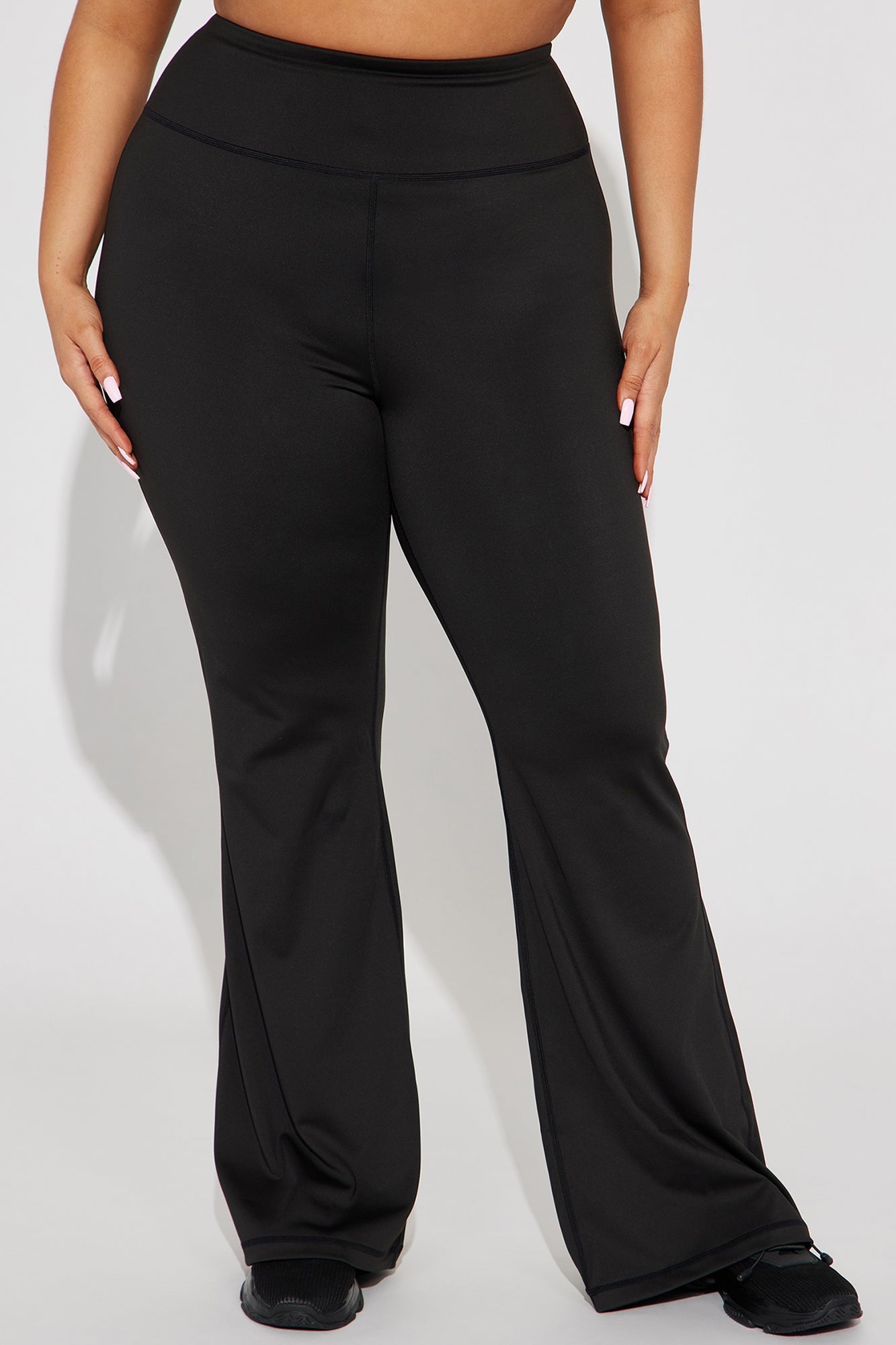 https://cdn.shopify.com/s/files/1/0293/9277/files/07-13-23Studio3_CC_DB_10-09-35_2_ZDCK014_Black_19777_PLUS_PXF.jpg?v=1690396070