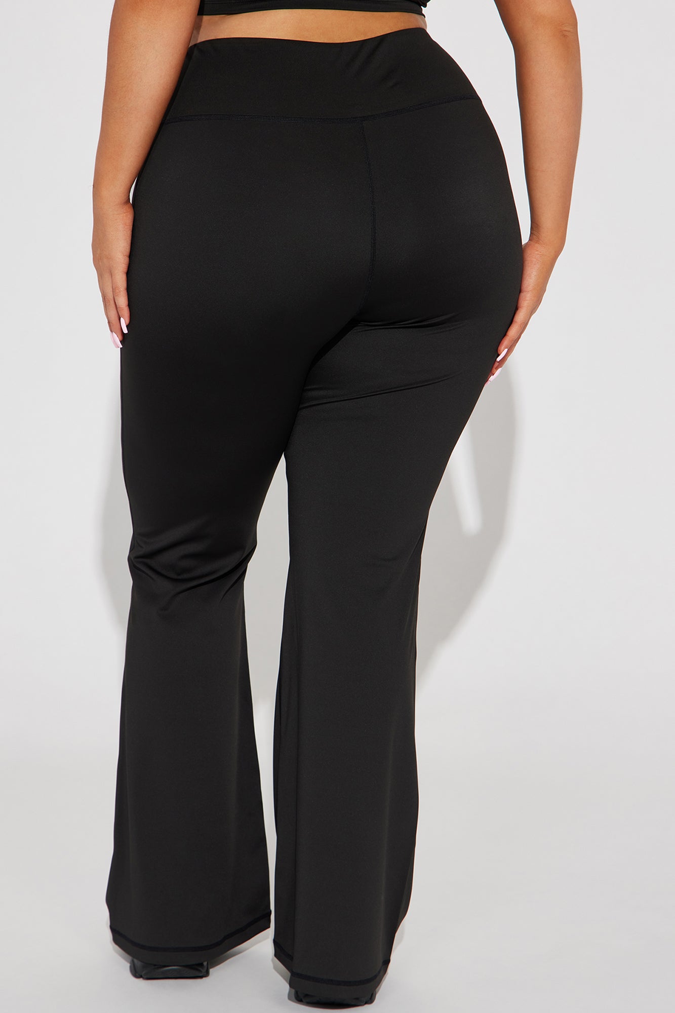 https://cdn.shopify.com/s/files/1/0293/9277/files/07-13-23Studio3_CC_DB_10-09-35_2_ZDCK014_Black_19783_PLUS_PXF.jpg?v=1690396070