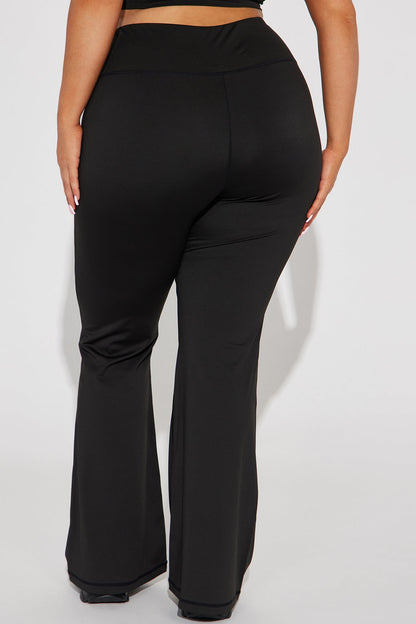https://cdn.shopify.com/s/files/1/0293/9277/files/07-13-23Studio3_CC_DB_10-09-35_2_ZDCK014_Black_19783_PLUS_PXF.jpg?v=1690396070