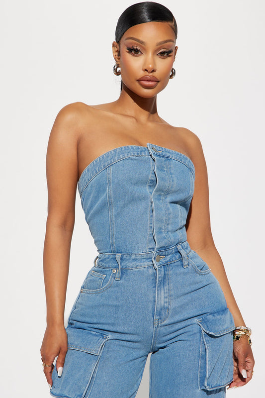 https://cdn.shopify.com/s/files/1/0293/9277/files/07-25-23Studio2_TK_RL_11-33-41_8_FN6003HJPJC_Denim_44918_MR.jpg?v=1690575625