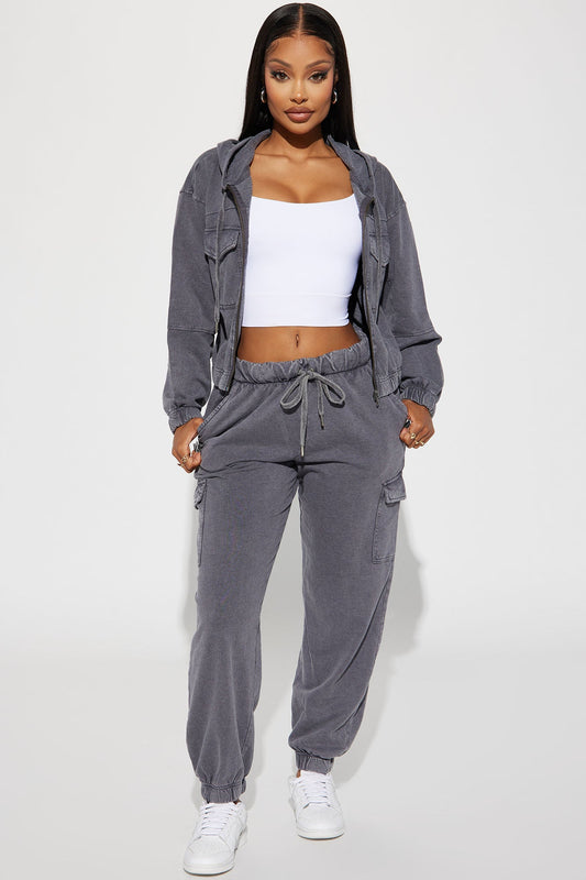 https://cdn.shopify.com/s/files/1/0293/9277/files/07-31-23Studio2_CXB_RL_16-08-53_29_J4K6182C_Black_46346_SG.jpg?v=1691022128