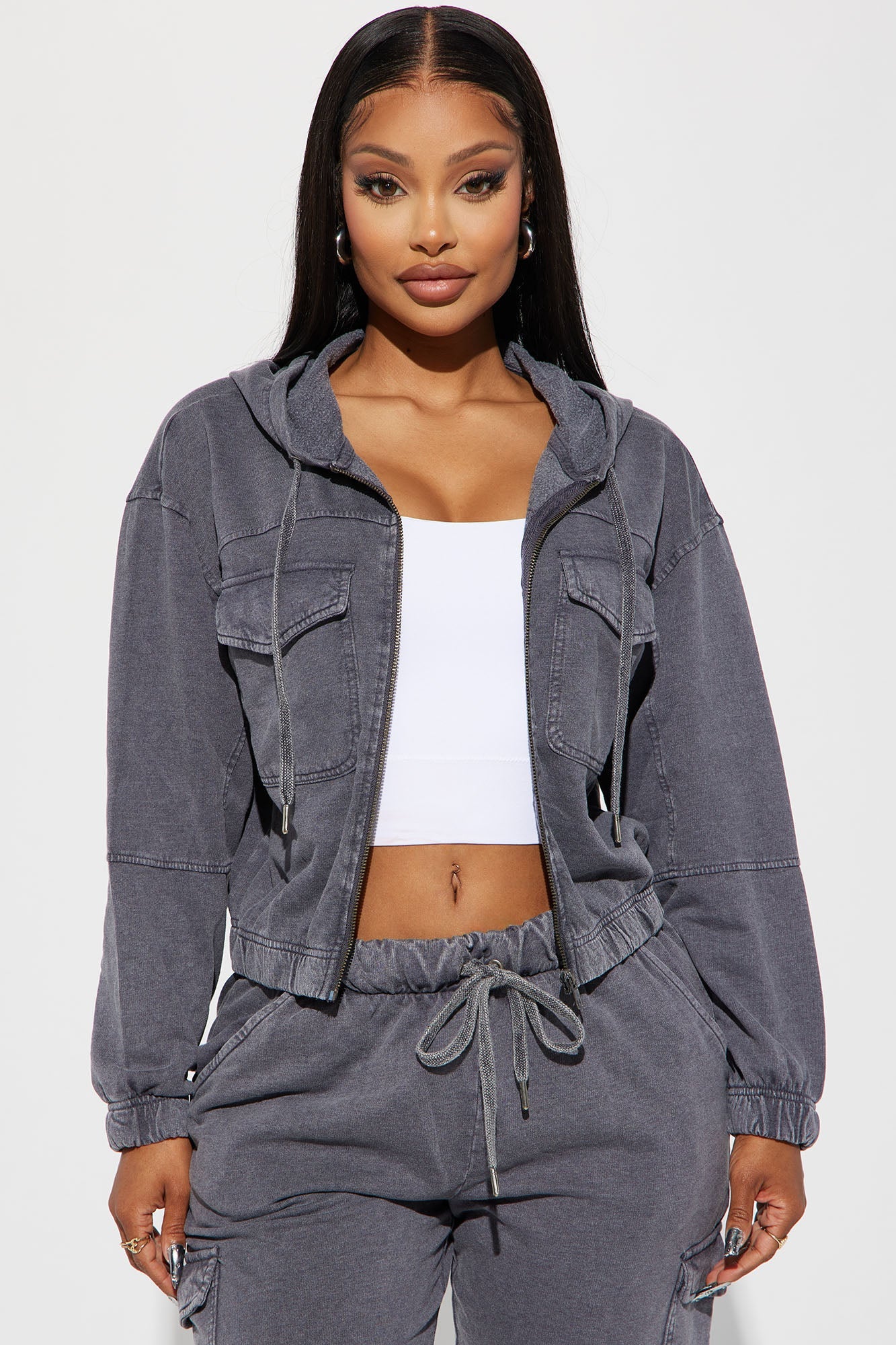 https://cdn.shopify.com/s/files/1/0293/9277/files/07-31-23Studio2_CXB_RL_16-09-12_29_J4K6182C_Black_46352_SG.jpg?v=1691022128
