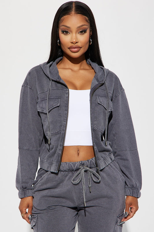 https://cdn.shopify.com/s/files/1/0293/9277/files/07-31-23Studio2_CXB_RL_16-09-12_29_J4K6182C_Black_46352_SG.jpg?v=1691022128