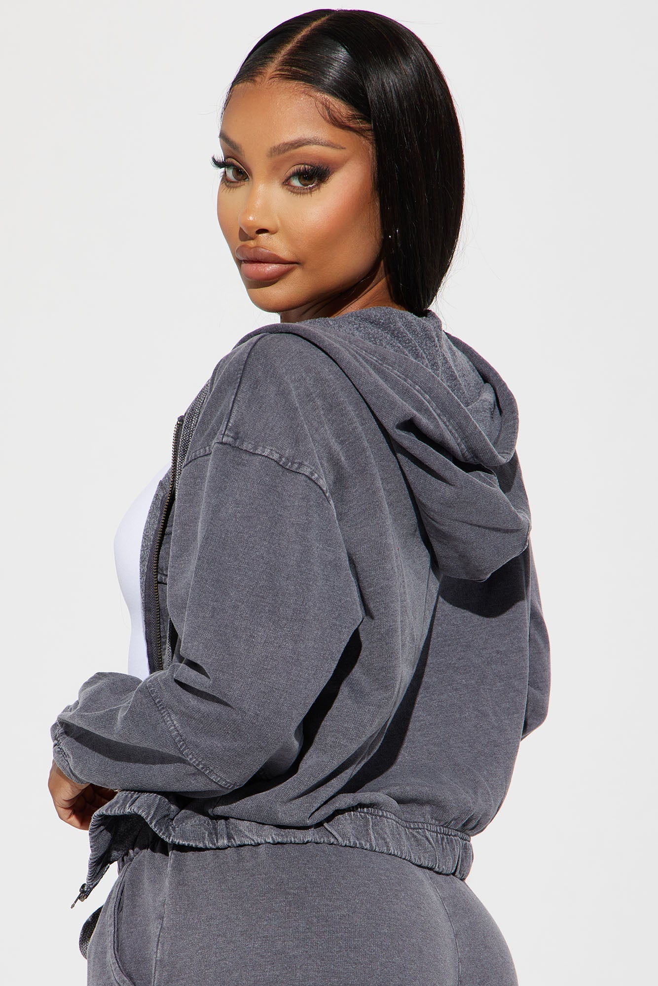 https://cdn.shopify.com/s/files/1/0293/9277/files/07-31-23Studio2_CXB_RL_16-10-05_29_J4K6182C_Black_46359_SG.jpg?v=1691022127