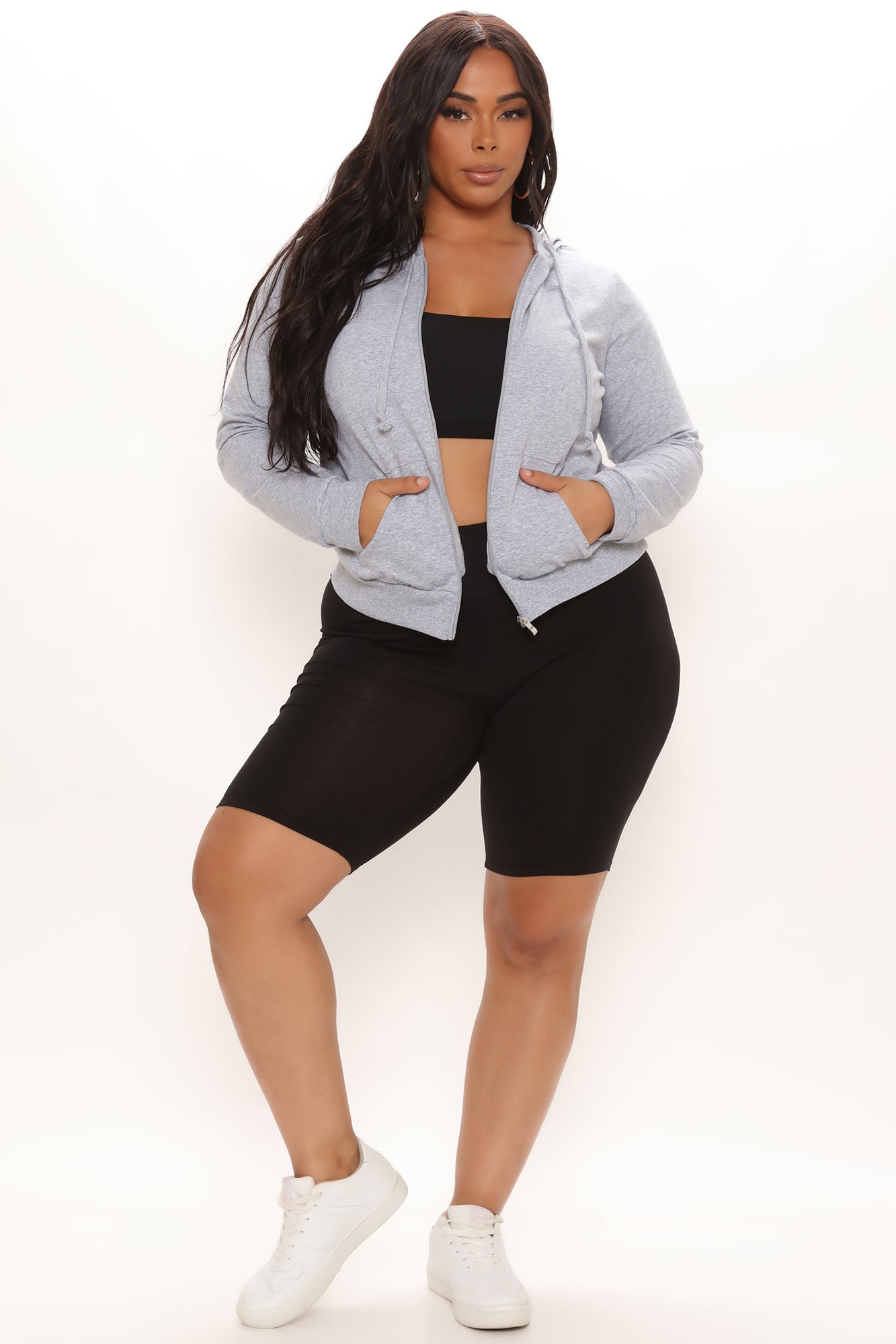 https://cdn.shopify.com/s/files/1/0293/9277/products/08-06-21Studio1_ME_KP_10-57-44_32_70675A_HeatherGrey_3779_PLUS_KL.jpg?v=1628706922