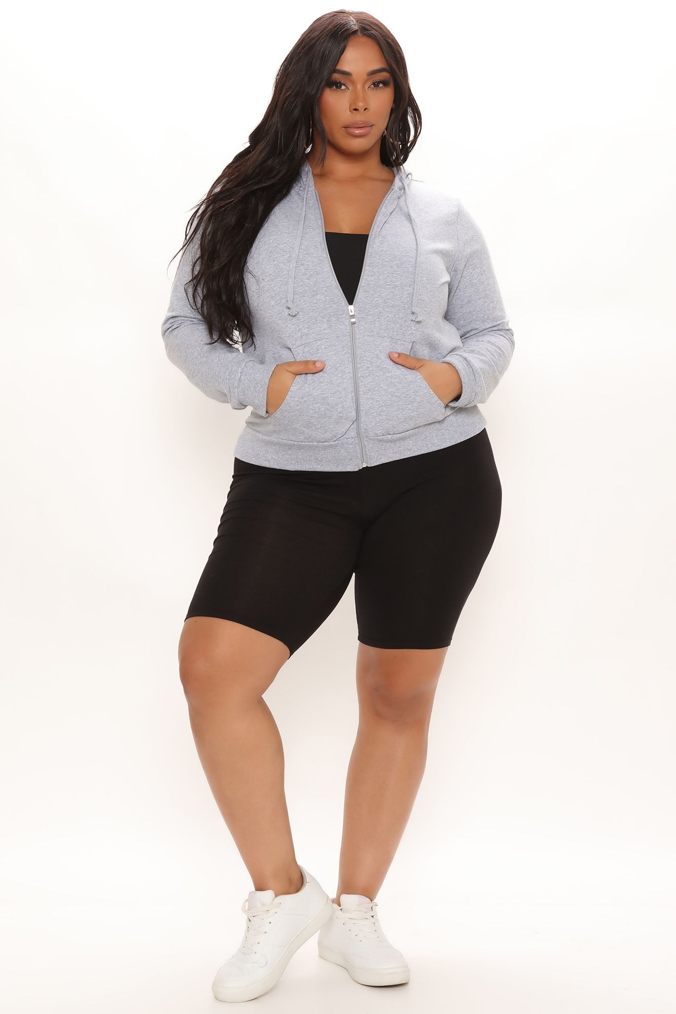 https://cdn.shopify.com/s/files/1/0293/9277/products/08-06-21Studio1_ME_KP_10-58-02_32_70675A_HeatherGrey_3783_PLUS_KL.jpg?v=1628706920