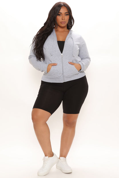 https://cdn.shopify.com/s/files/1/0293/9277/products/08-06-21Studio1_ME_KP_10-58-02_32_70675A_HeatherGrey_3783_PLUS_KL.jpg?v=1628706920