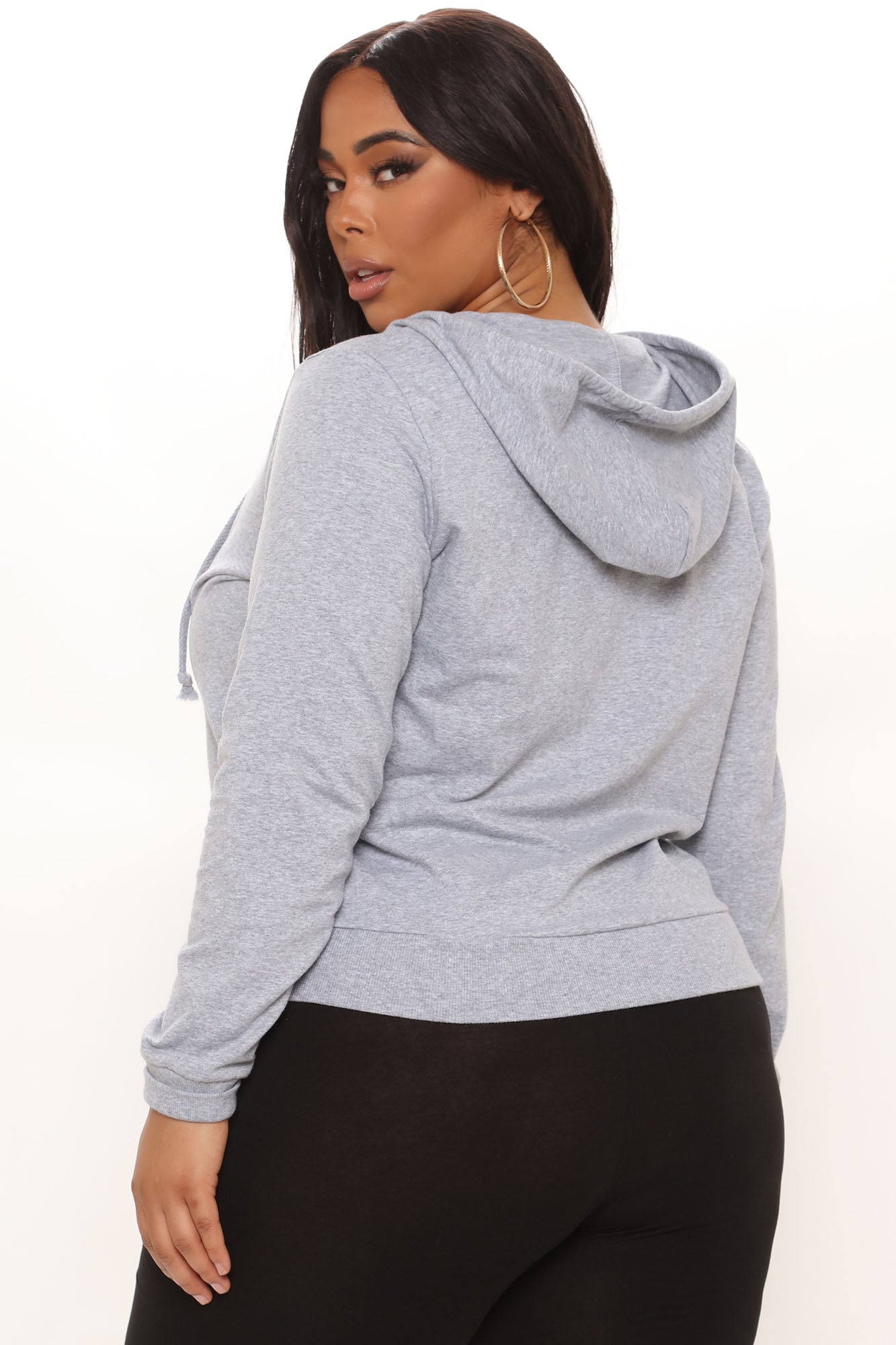 https://cdn.shopify.com/s/files/1/0293/9277/products/08-06-21Studio1_ME_KP_10-58-25_32_70675A_HeatherGrey_3790_PLUS_KL.jpg?v=1628706921
