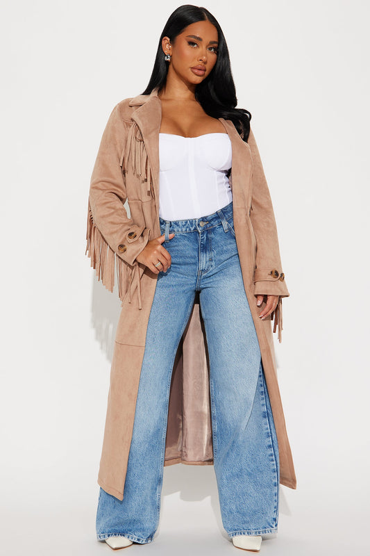 https://cdn.shopify.com/s/files/1/0293/9277/files/08-13-24_S1_3_ZDFN2012_Taupe_R_KJ_DO_10-42-27_122999_PXF.jpg?v=1723680476