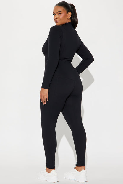 https://cdn.shopify.com/s/files/1/0293/9277/files/08-28-24_S4_45_ZDNVSP1211LEG_Black_AZ_PC_13-47-46_PLUS_59540_PXF.jpg?v=1725034261