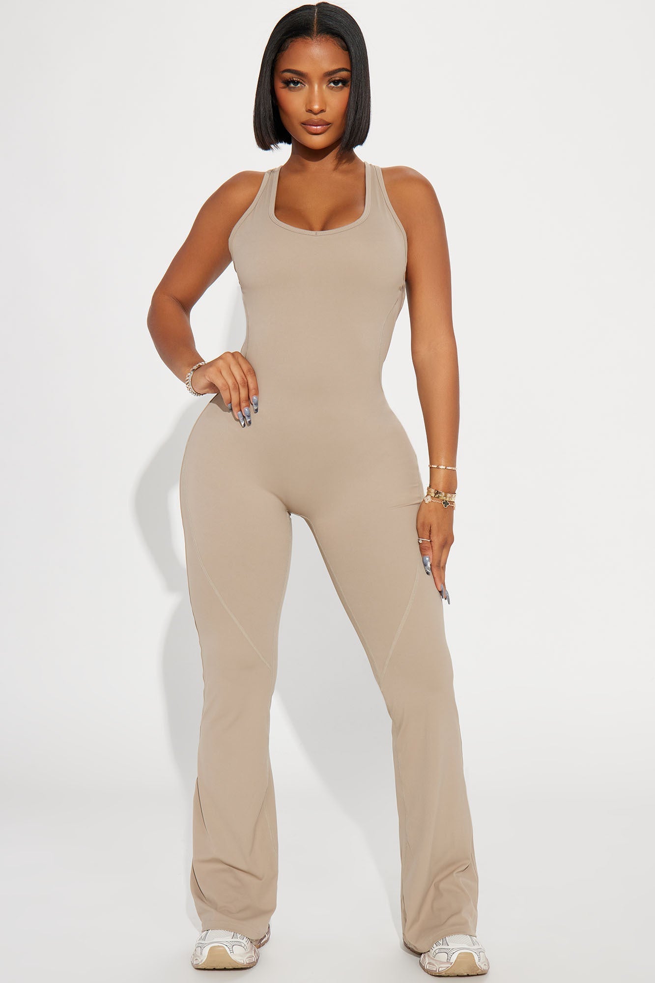 https://cdn.shopify.com/s/files/1/0293/9277/files/09-07-23Studio1_KT_PC_15-25-31_62_GW2023S031_Taupe_4196_DG.jpg?v=1746207595