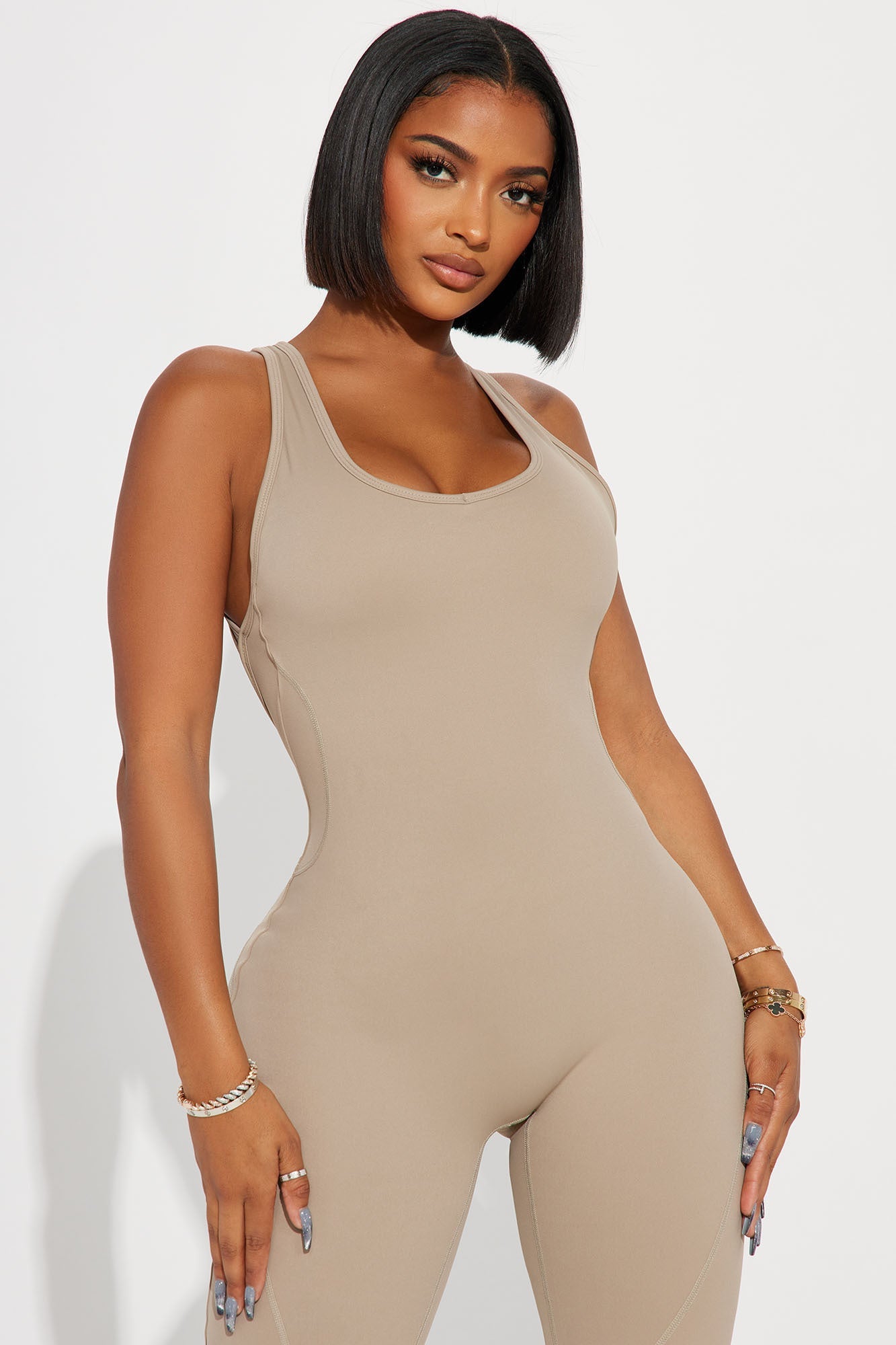 https://cdn.shopify.com/s/files/1/0293/9277/files/09-07-23Studio1_KT_PC_15-26-20_62_GW2023S031_Taupe_4205_DG.jpg?v=1746207595