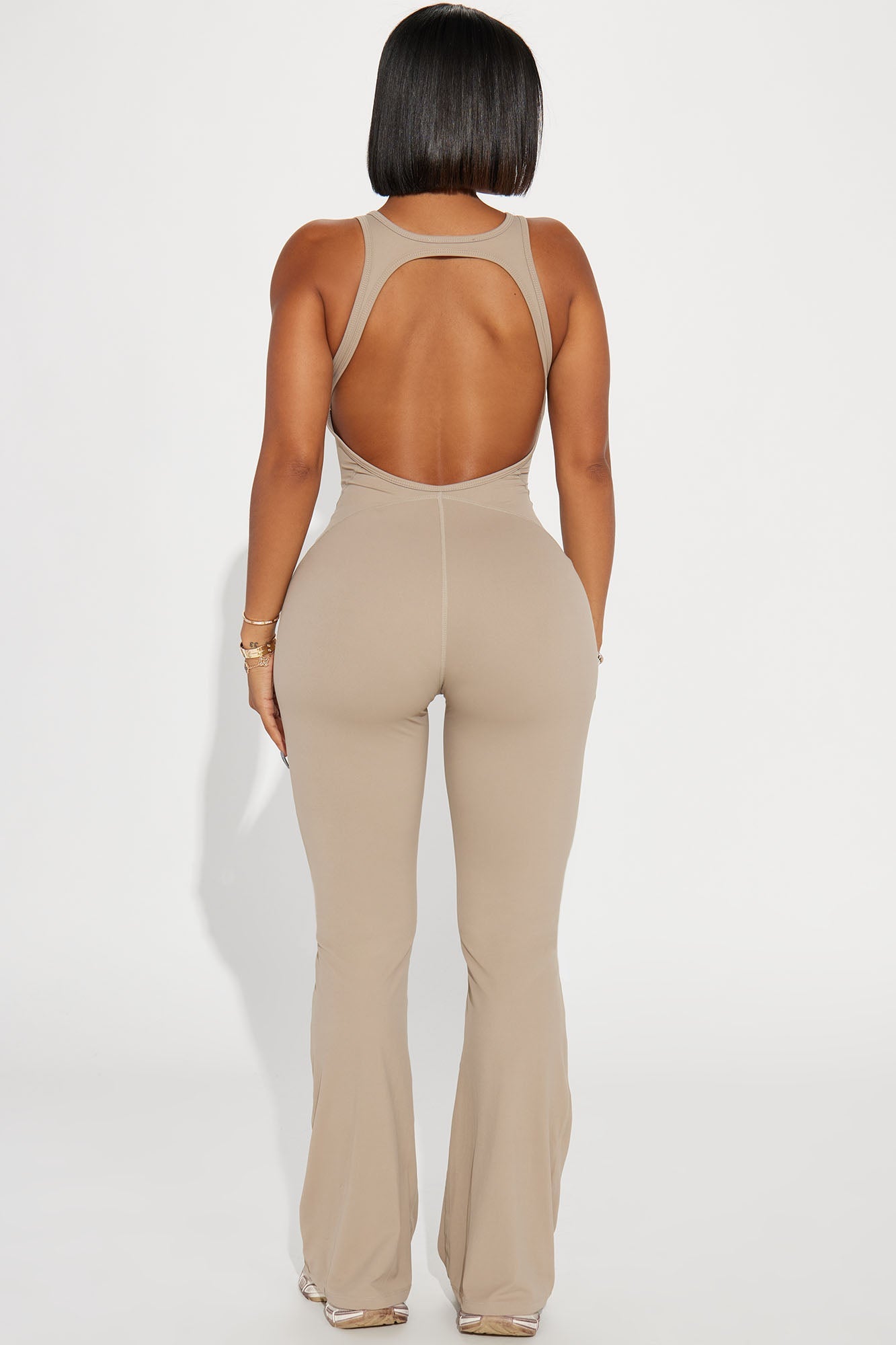 https://cdn.shopify.com/s/files/1/0293/9277/files/09-07-23Studio1_KT_PC_15-26-36_62_GW2023S031_Taupe_4208_DG.jpg?v=1746207595