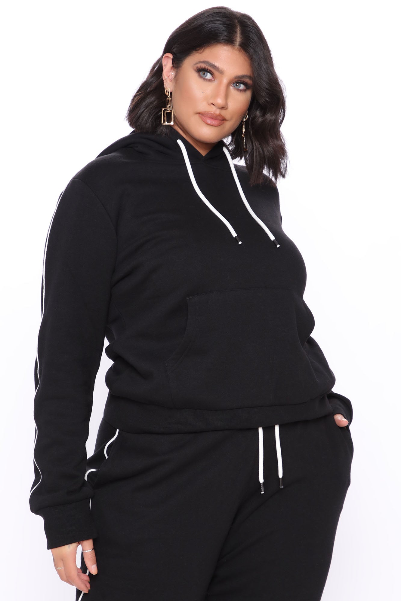 https://cdn.shopify.com/s/files/1/0293/9277/products/09-09-20Studio3_AP_SA_11-53-15_29_JU785_Black_P_0724_PLUS_NT.jpg?v=1665096067