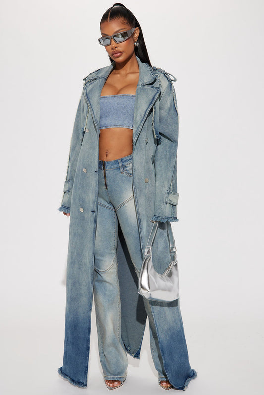 https://cdn.shopify.com/s/files/1/0293/9277/files/09-19-23Studio2_CXB_RL_14-52-57_25_SK6141_LightWash_P_59823_MP.jpg?v=1695676319