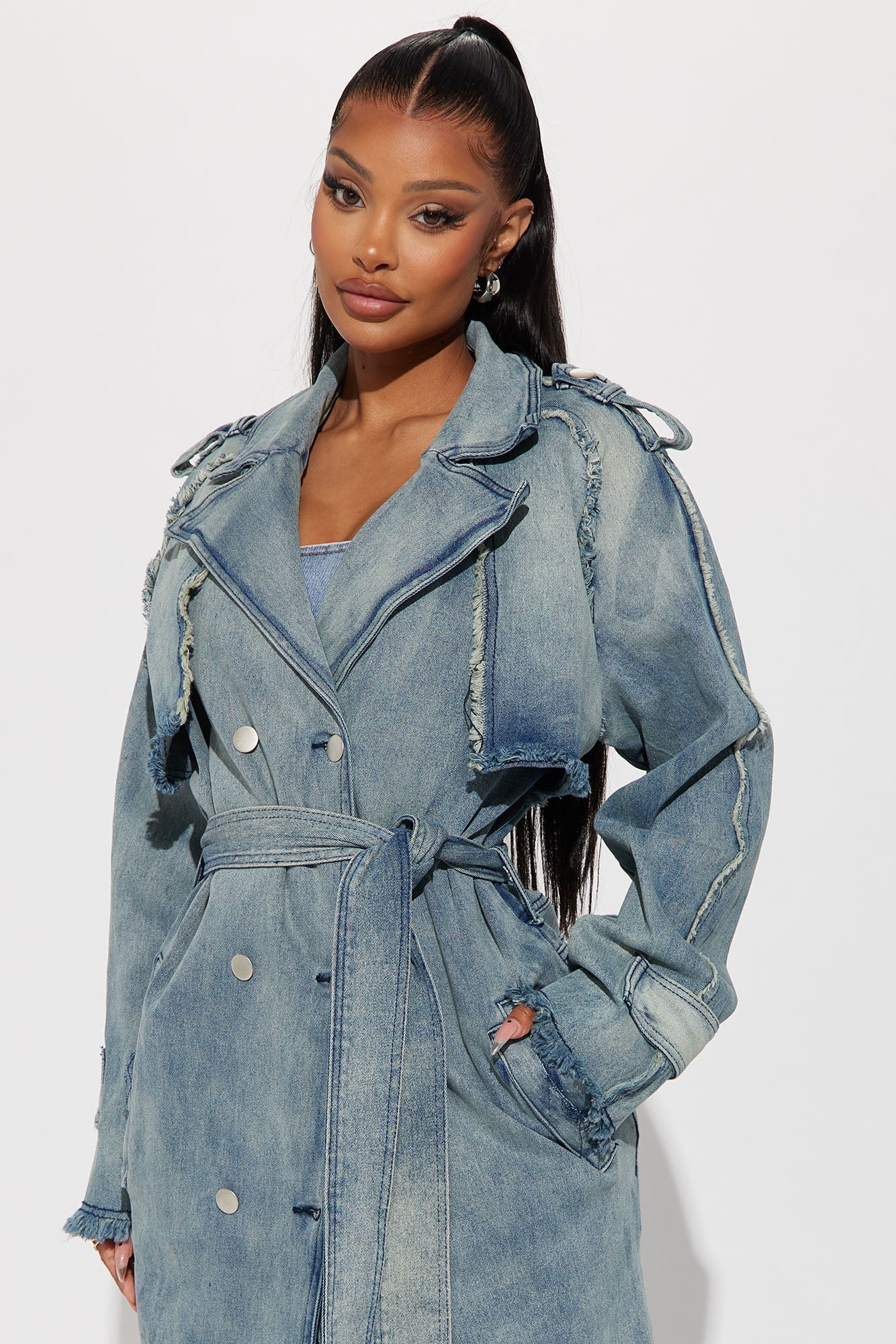 https://cdn.shopify.com/s/files/1/0293/9277/files/09-19-23Studio2_CXB_RL_14-54-43_25_SK6141_LightWash_P_59832_MP.jpg?v=1695676320