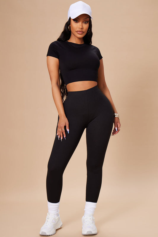 https://cdn.shopify.com/s/files/1/0293/9277/products/10-12-22Studio7_ME_RL_15-25-53_17_RT32675_Black_0347__ES.jpg?v=1670457852