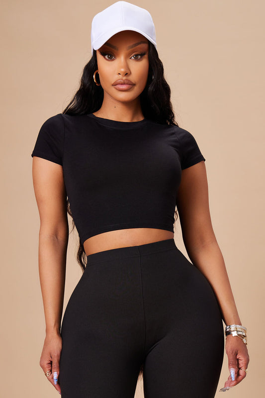 https://cdn.shopify.com/s/files/1/0293/9277/products/10-12-22Studio7_ME_RL_15-26-06_17_RT32675_Black_0353__ES.jpg?v=1665688219