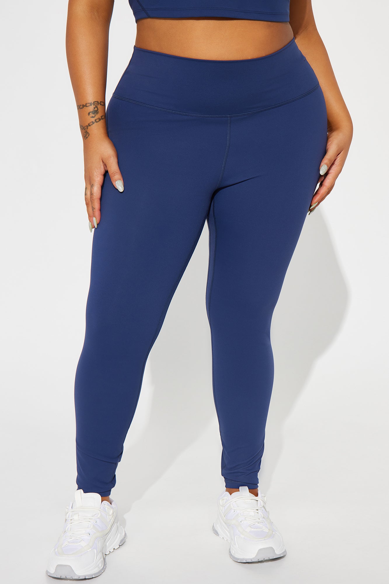 https://cdn.shopify.com/s/files/1/0293/9277/files/10-13-23Studio4_TK_AC_14-51-51_56_YP1153_Navy_28791_PLUS_PXF.jpg?v=1697751999